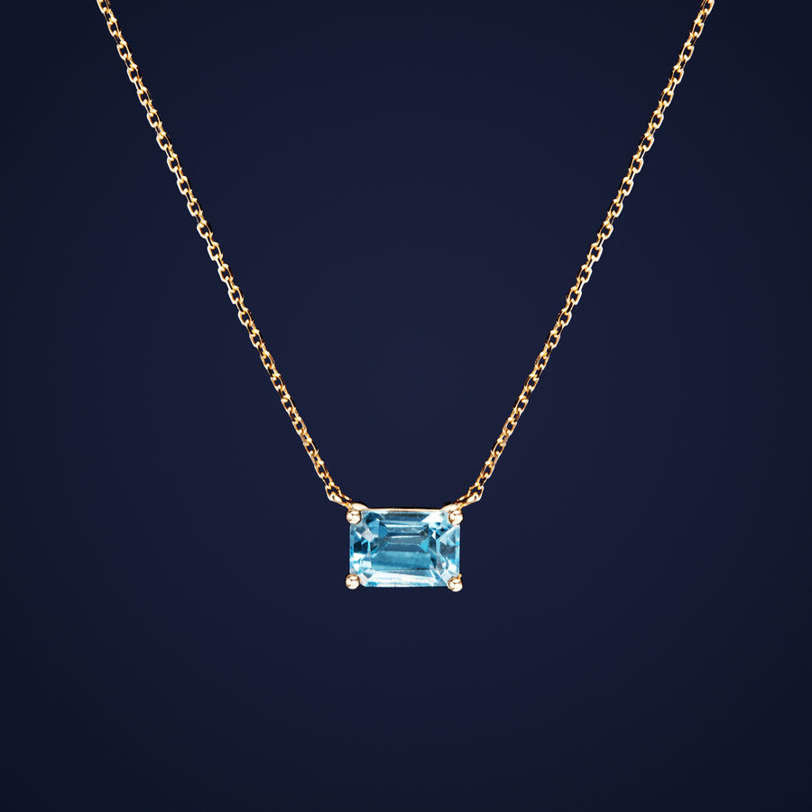18 Karat Yellow Gold Blue Topaz Necklace