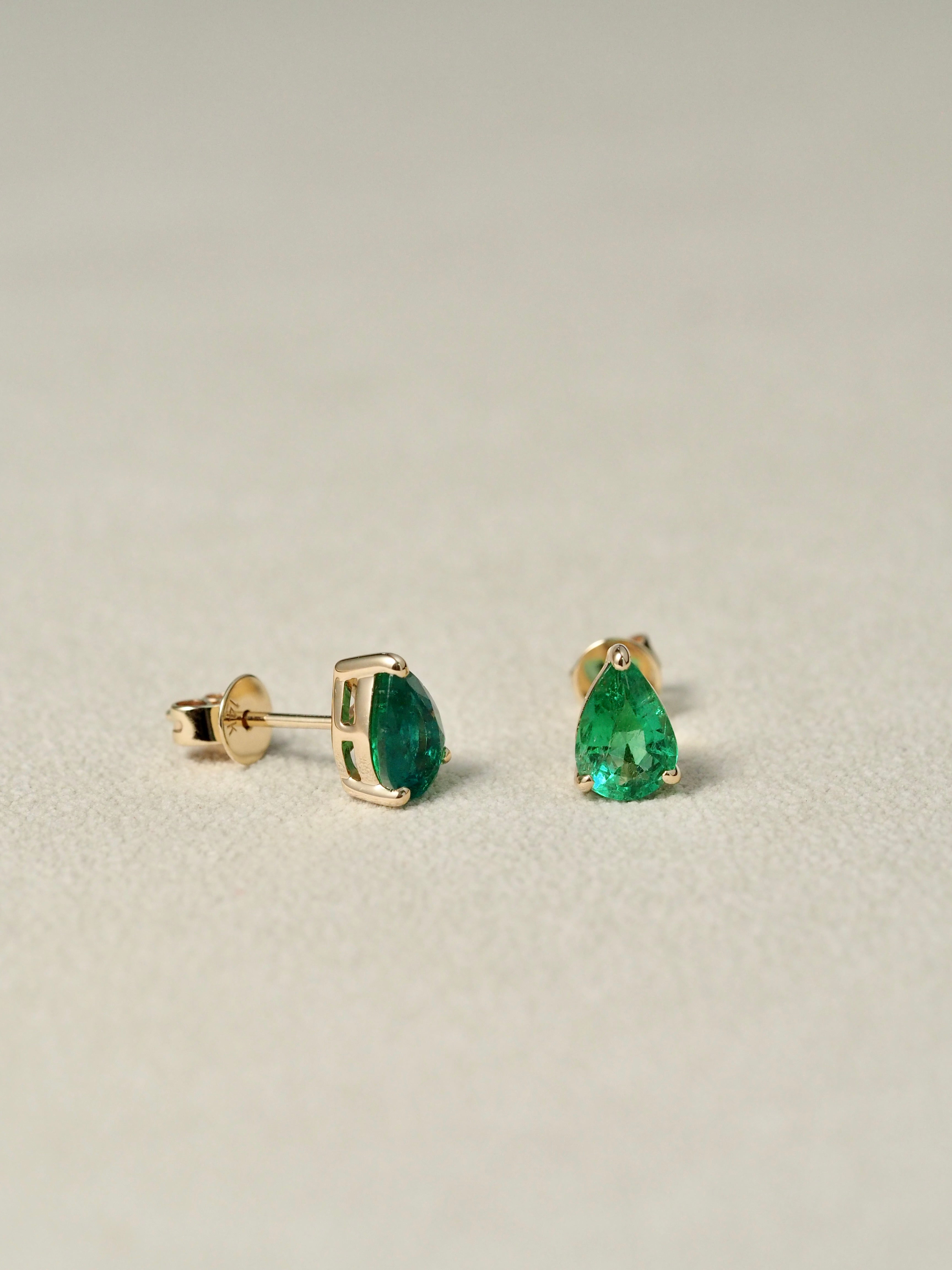 14 Karat Yellow Gold Natural Emerald Pear Shape Stud Earrings