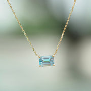 18 Karat Yellow Gold Blue Topaz Necklace