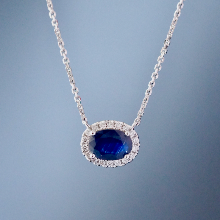 14 Karat White Gold Oval Shape Blue Sapphire & White Diamonds Necklace