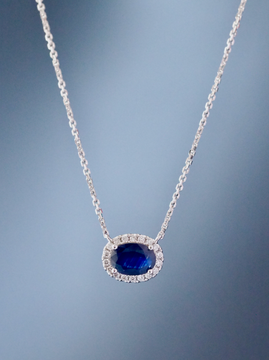 14 Karat White Gold Oval Shape Blue Sapphire & White Diamonds Necklace